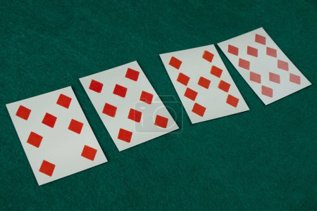 Old West-Ära Spielkarte auf dem grünen Tisch Glücksspiel. 7, 8, 9, 10 Diamanten.