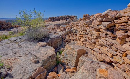 Antike indische Ruinen auf dem Sullivan Butte in Chino Valley AZ. Ich sprach mit den Anwohnern über die Ruinen und niemand weiß, welcher Stamm diese Ruinen gebaut haben könnte, nur dass sie sehr alt sind und der Stadt vorausgehen..