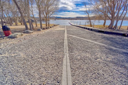 Téléchargez les photos : La rampe d'accès au lac Willow dans l'Arizona Prescott. C'est un parc public. Aucune libération de propriété n'est nécessaire. - en image libre de droit