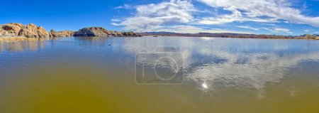 Panoramablick auf den Willow Lake von der Nordseite Bootsanlegestelle. Prescott Arizona.