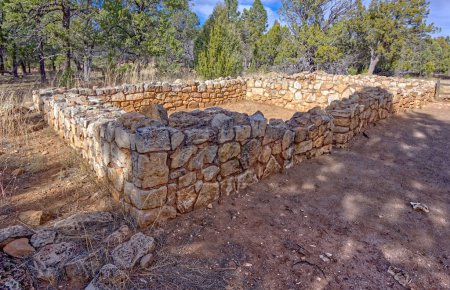 Sinagua Ruinas indias cerca de Walnut Canyon Arizona. Estas ruinas se encuentran justo fuera del cañón real. Las ruinas son administradas por el Servicio de Parques Nacionales. No se necesita liberación de propiedad.