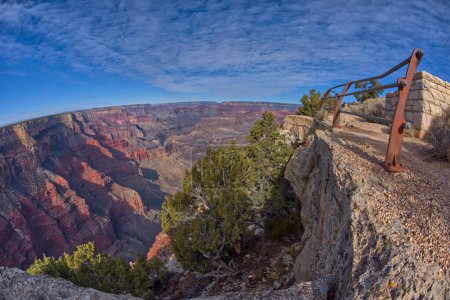 Téléchargez les photos : Sous la barrière de sécurité de la Grande Muraille de Mohave Surplombant le Grand Canyon Arizona. - en image libre de droit