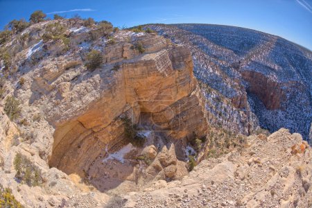 Ein steiler Abgrund von den Klippen des Waldron Canyon westlich von Hermits Rest am Grand Canyon Arizona.
