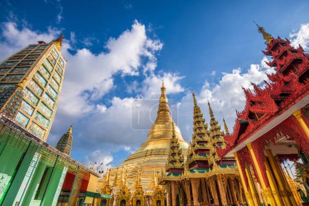 Téléchargez les photos : Pagode shwedagon à Yangon, myanmar. - en image libre de droit