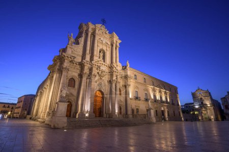 Foto de Catedral de Siracusa en Siracusa, Sicilia al atardecer. - Imagen libre de derechos