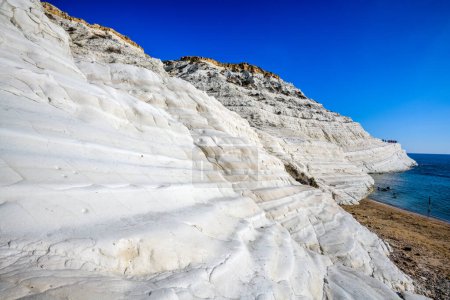 Foto de Acantilado rocoso de la Plaza de los Turcos en Agrigento, Sicilia, Italia. - Imagen libre de derechos