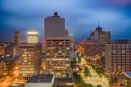 Téléchargez les photos : Memphis, Tennessee, États-Unis skyline du centre-ville au crépuscule. - en image libre de droit