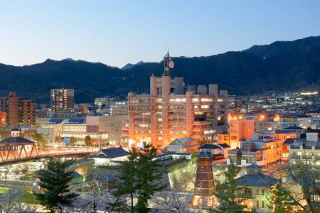 Téléchargez les photos : Kofu, Yamanashi, Japon Paysage urbain au crépuscule
. - en image libre de droit