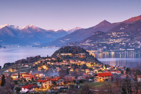 Bellagio, Como, Italien Blick auf den Comer See in der Dämmerung.