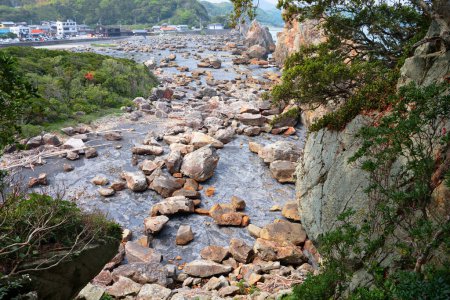 Foto de Kushimoto, Prefectura de Wakayama, costa de Japón en las rocas de Hashi-gui-iwa
. - Imagen libre de derechos