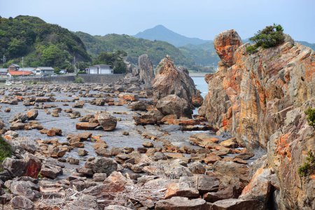 Foto de Kushimoto, Prefectura de Wakayama, costa de Japón en las rocas de Hashi-gui-iwa
. - Imagen libre de derechos