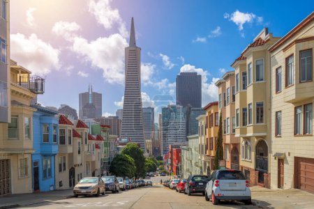 Téléchargez les photos : San Francisco, California, USA downtown cityscape and streets. - en image libre de droit