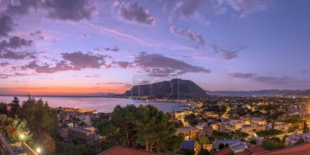 Téléchargez les photos : Palermo, Sicily, Italy in the Mondello borough from above at dawn. - en image libre de droit