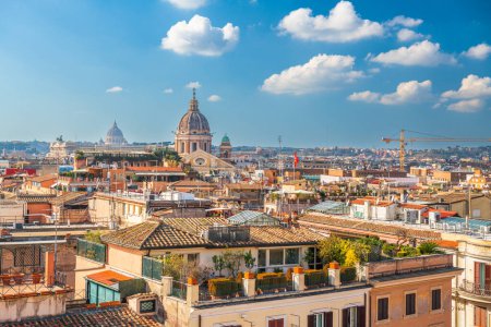 Téléchargez les photos : Rome, Italie toiture skyline dans l'après-midi avec le Vatican au loin. - en image libre de droit