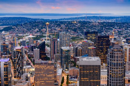 Téléchargez les photos : Seattle, Washington, USA skyline du centre-ville la nuit. - en image libre de droit