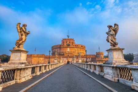 Téléchargez les photos : Rome, Italie au Castel Sant'Angelo au crépuscule. - en image libre de droit