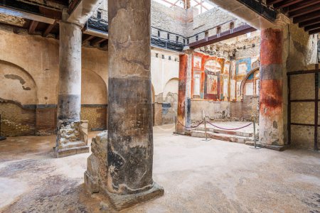 Foto de ERCOLANO, ITALIA - 22 DE FEBRERO DE 2022: La Sala de los Agustinos en las ruinas del Herculano. - Imagen libre de derechos