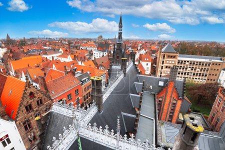 Téléchargez les photos : Bruges, Belgique skyline sur le toit. - en image libre de droit