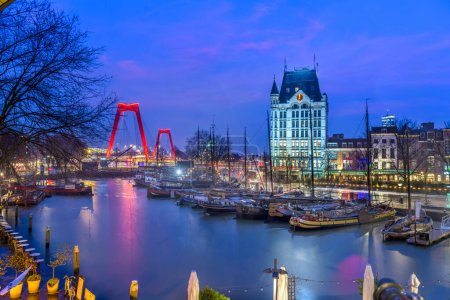 Foto de Rotterdam, Países Bajos desde Oude Haven Old Port en Twilight. - Imagen libre de derechos