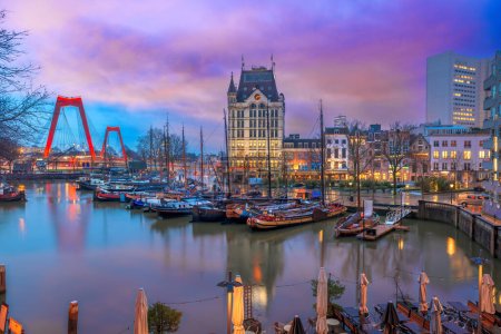 Rotterdam, Pays-Bas de Oude Haven Vieux-Port à Twilight.