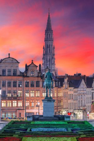 Foto de Brussels, Belgium cityscape from the Mont des Arts at twilight. - Imagen libre de derechos