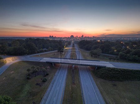 Foto de Autopista a Columbia, Carolina del Sur, USA al amanecer. - Imagen libre de derechos