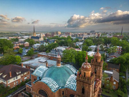 Foto de Wilmington, Carolina del Norte, EE.UU. iglesias históricas y el centro de la ciudad visto desde arriba. - Imagen libre de derechos