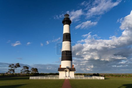 Le phare de Bodie Island dans les rives extérieures de la Caroline du Nord, États-Unis