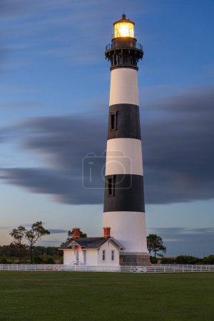 Foto de La estación de luz de Bodie Island en las orillas exteriores de Carolina del Norte, EE.UU. - Imagen libre de derechos