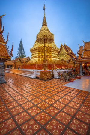 Téléchargez les photos : Wat Phra That Doi Suthep Temple de Chiang Mai, Thaïlande
. - en image libre de droit