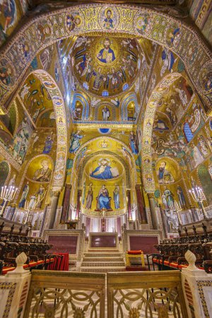 Foto de PALERMO, ITALIA - 9 de noviembre de 2022: Los mosaicos de Cappella Palatina. La capilla data del siglo XII. - Imagen libre de derechos