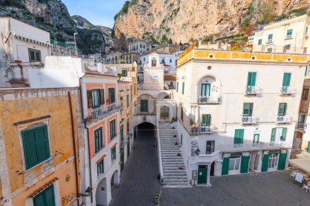 Foto de Atrani, Italia vista de la ciudad en la costa de Amalfi. - Imagen libre de derechos