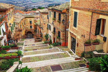 Corinaldo, Italien Historische Treppe in den Marken.
