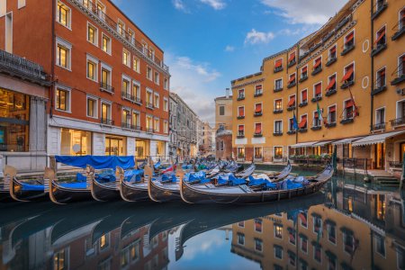 Foto de Venecia, Italia con góndolas en los canales. - Imagen libre de derechos