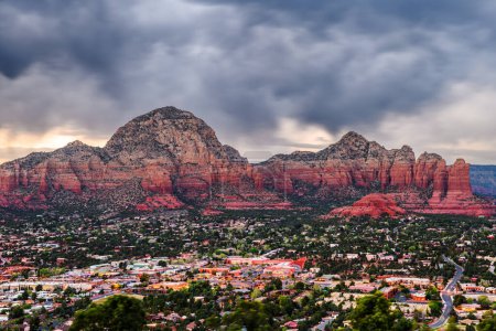 Foto de Sedona, Arizona, Estados Unidos centro y montañas
. - Imagen libre de derechos