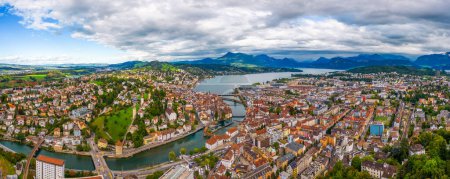 Téléchargez les photos : Lucern, Suisse vue panoramique aérienne sur la rivière Ruess. - en image libre de droit