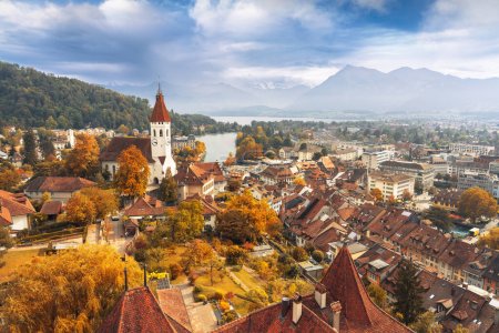 Téléchargez les photos : Thun, Suisse paysage urbain en automne. - en image libre de droit