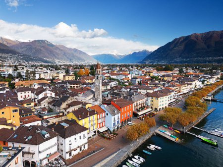 Foto de Ascona, Suiza paisaje urbano a orillas del lago Maggiore. - Imagen libre de derechos