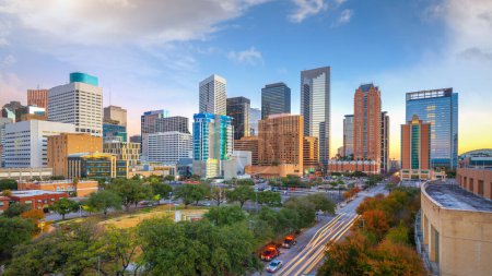 Téléchargez les photos : Houston, Texas, États-Unis parc du centre-ville et skyline le matin. - en image libre de droit