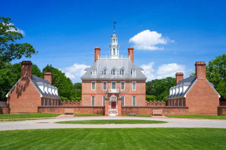 Photo for WILLIAMSBURG, VIRGINIA, USA - MAY 8, 2023: The Governor's Palace. The palace was the official residence of the royal governors of the Colony of Virginia and was rebuilt in 1931. - Royalty Free Image