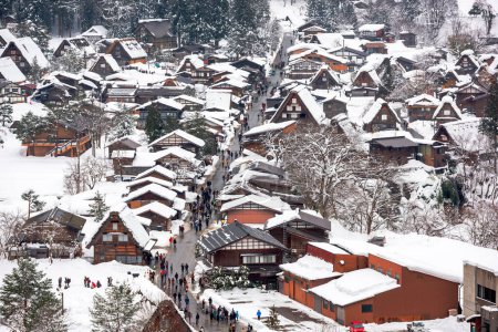 Téléchargez les photos : Shirakawago, village historique du Japon en hiver. - en image libre de droit