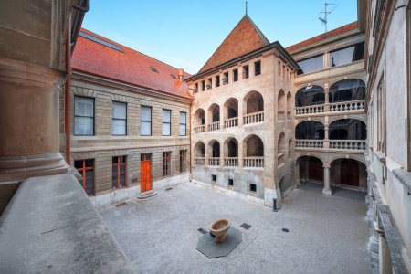 Téléchargez les photos : Genève, Suisse dans la cour de l'Hôtel de Ville le matin. - en image libre de droit