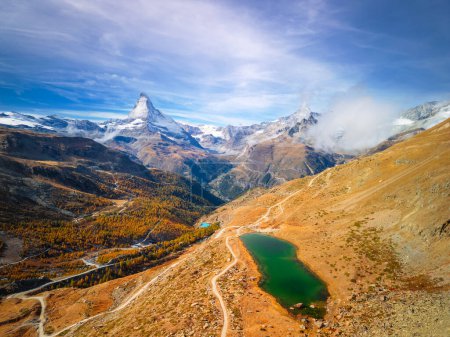 Téléchargez les photos : Zermatt, Suisse avec le Cervin et le lac Stellisee. - en image libre de droit