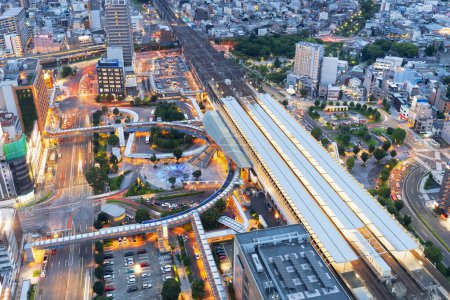 Téléchargez les photos : Gifu, Japon paysage urbain au-dessus de la station au crépuscule. - en image libre de droit
