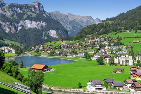 Téléchargez les photos : Engelberg, Suisses avec lac Eugenisee et Alpes. - en image libre de droit