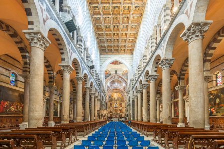 Téléchargez les photos : PISA, ITALIE - 18 DÉCEMBRE 2021 : À l'intérieur de la cathédrale de Pise. - en image libre de droit