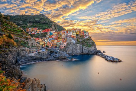 Téléchargez les photos : Manarola, La Spezia, Italie vue côtière à Cinque Terre au crépuscule. - en image libre de droit