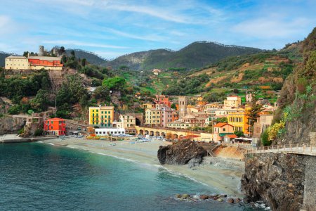 Foto de Monterosso, Italia en la región de Cinque Terre en el mar Mediterráneo. - Imagen libre de derechos