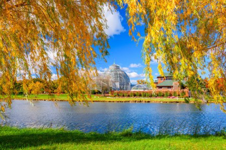 Téléchargez les photos : Belle Isle, Detroit, Michigan, USA avec feuillage d'automne. - en image libre de droit