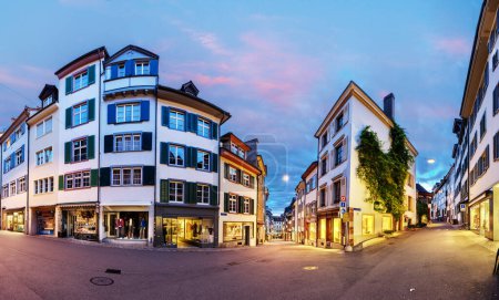 Basel, Schweiz in der Altstadt zur goldenen Stunde.